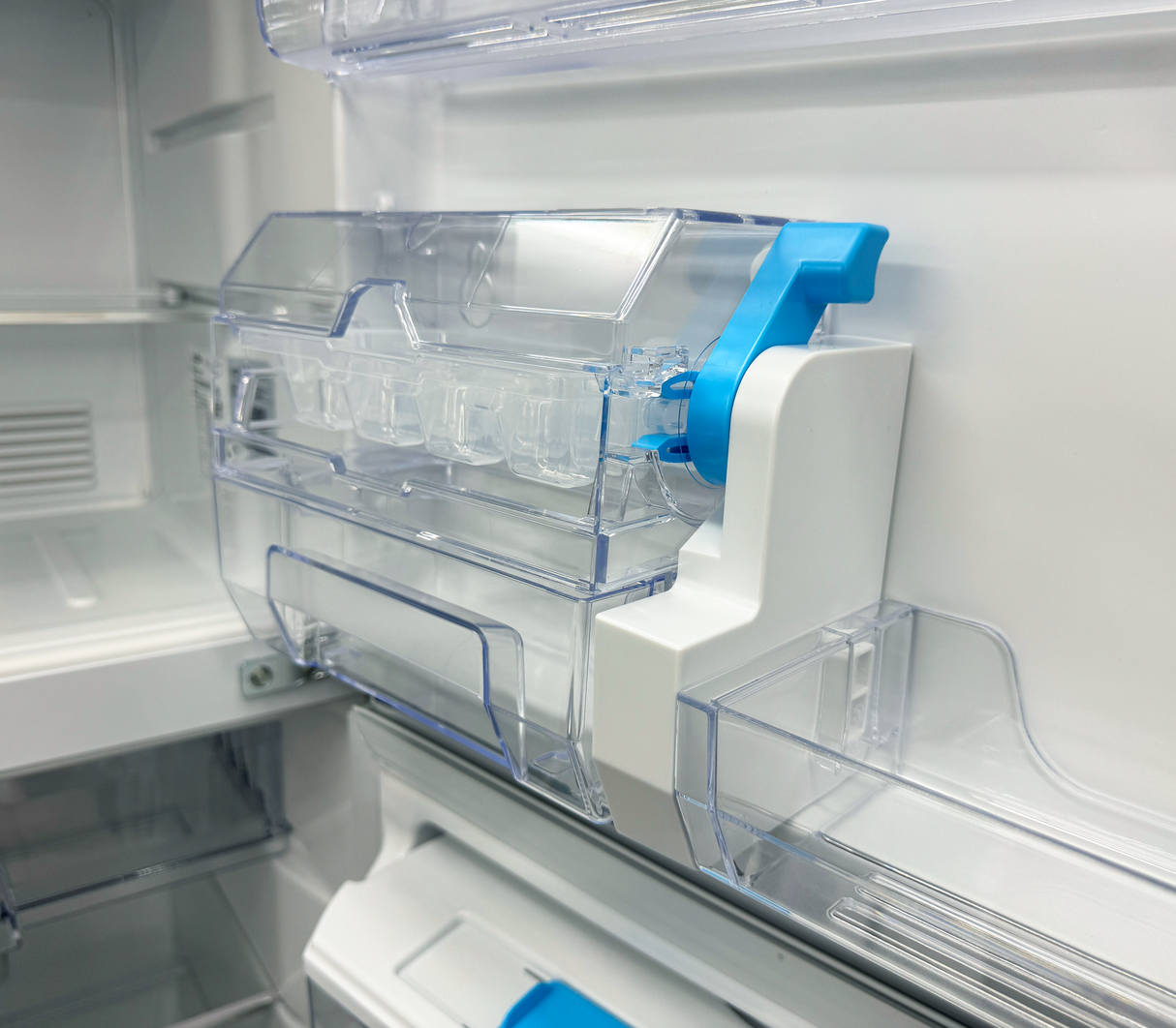 Nevera top mount 400 litros con panel dispensador Silver Mabe