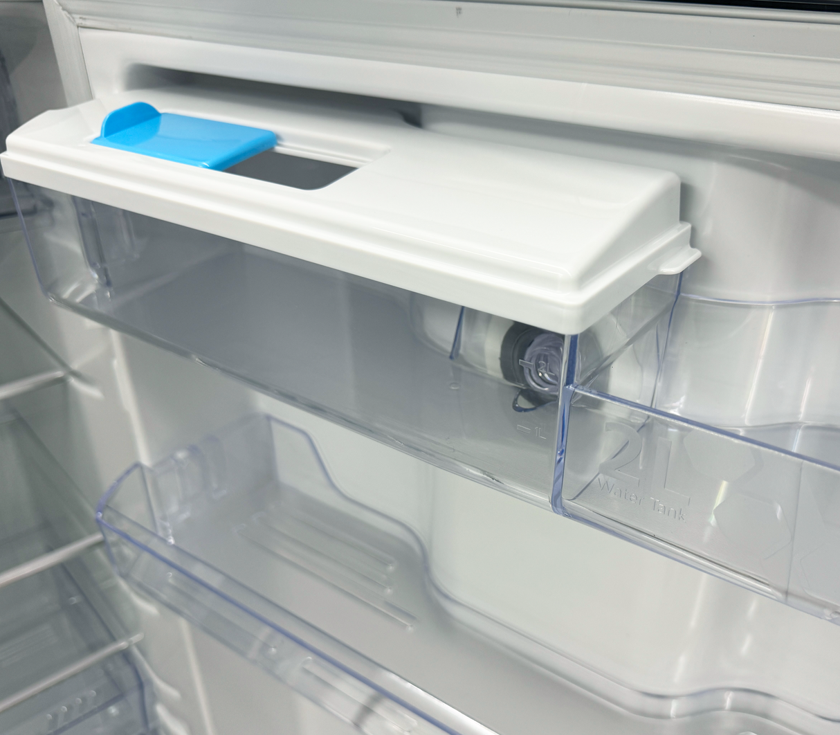 Nevera top mount 400 litros con panel dispensador Silver Mabe