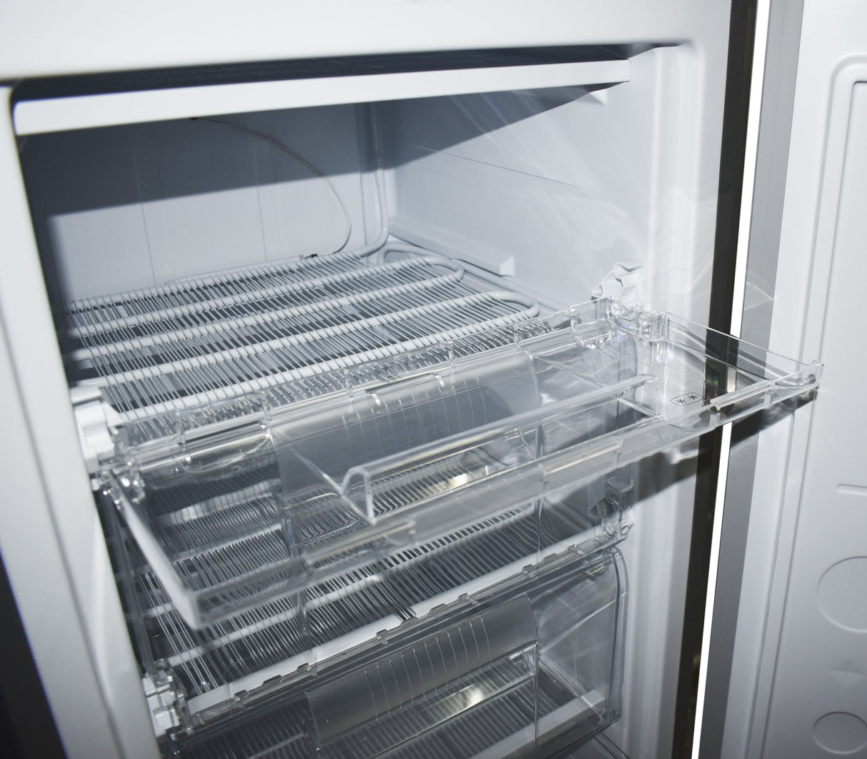 Congelador vertical 6 pies con escarcha gp-nev1q 110v inox Gplus
