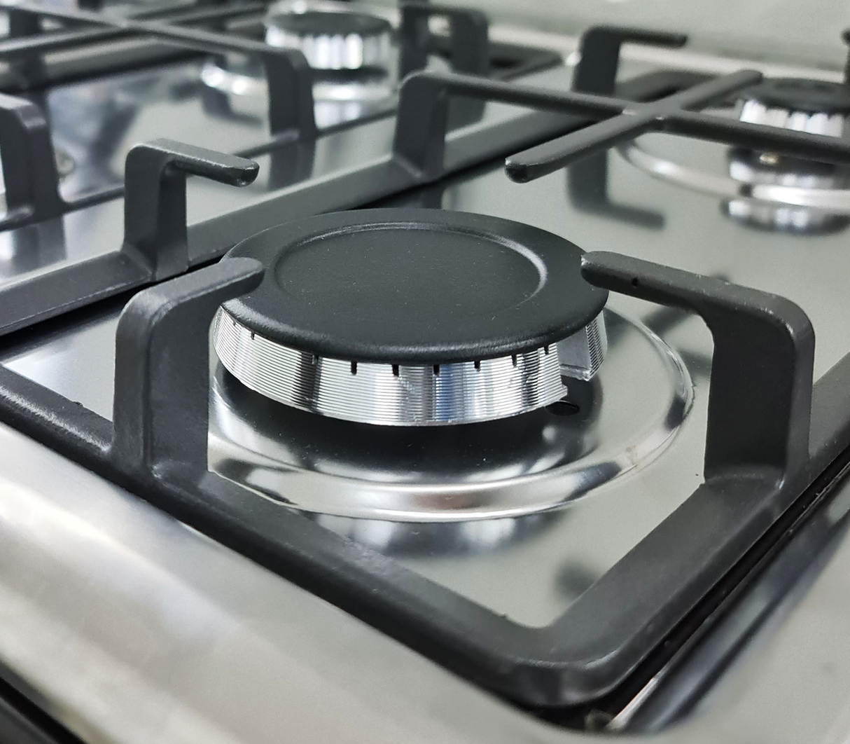 Cocina a gas agata plus 4 hornillas con tapa de vidrio parrilla gruesa negra Mystic