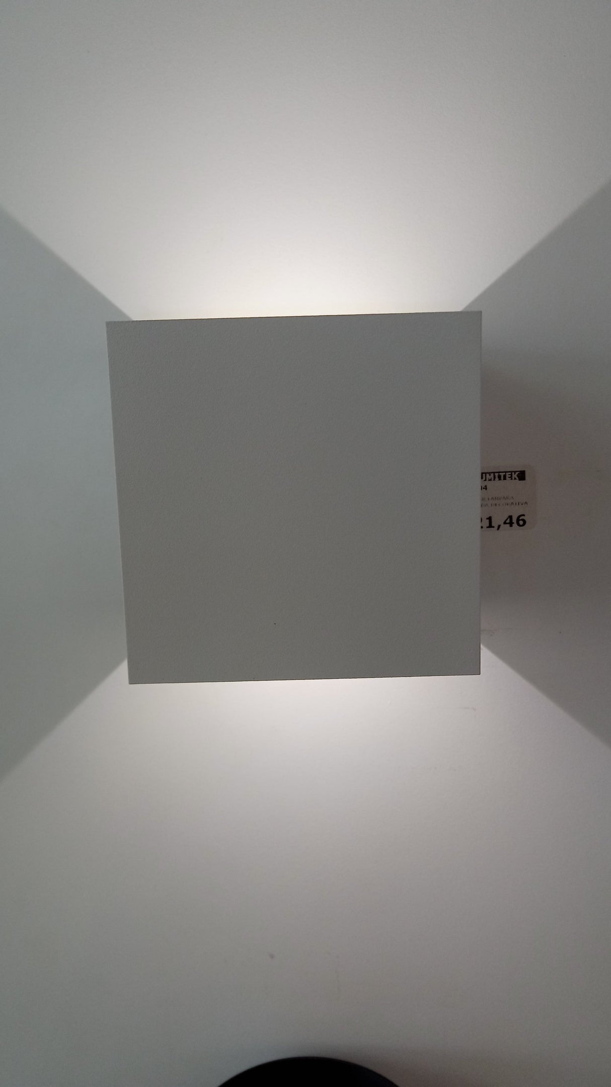 Lámpara cuadrada decorativa para pared blanca Lumistar