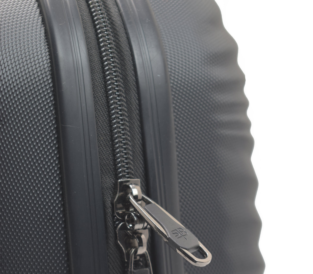 Maleta 24" Recubrimiento en 100% ABS Swissbag