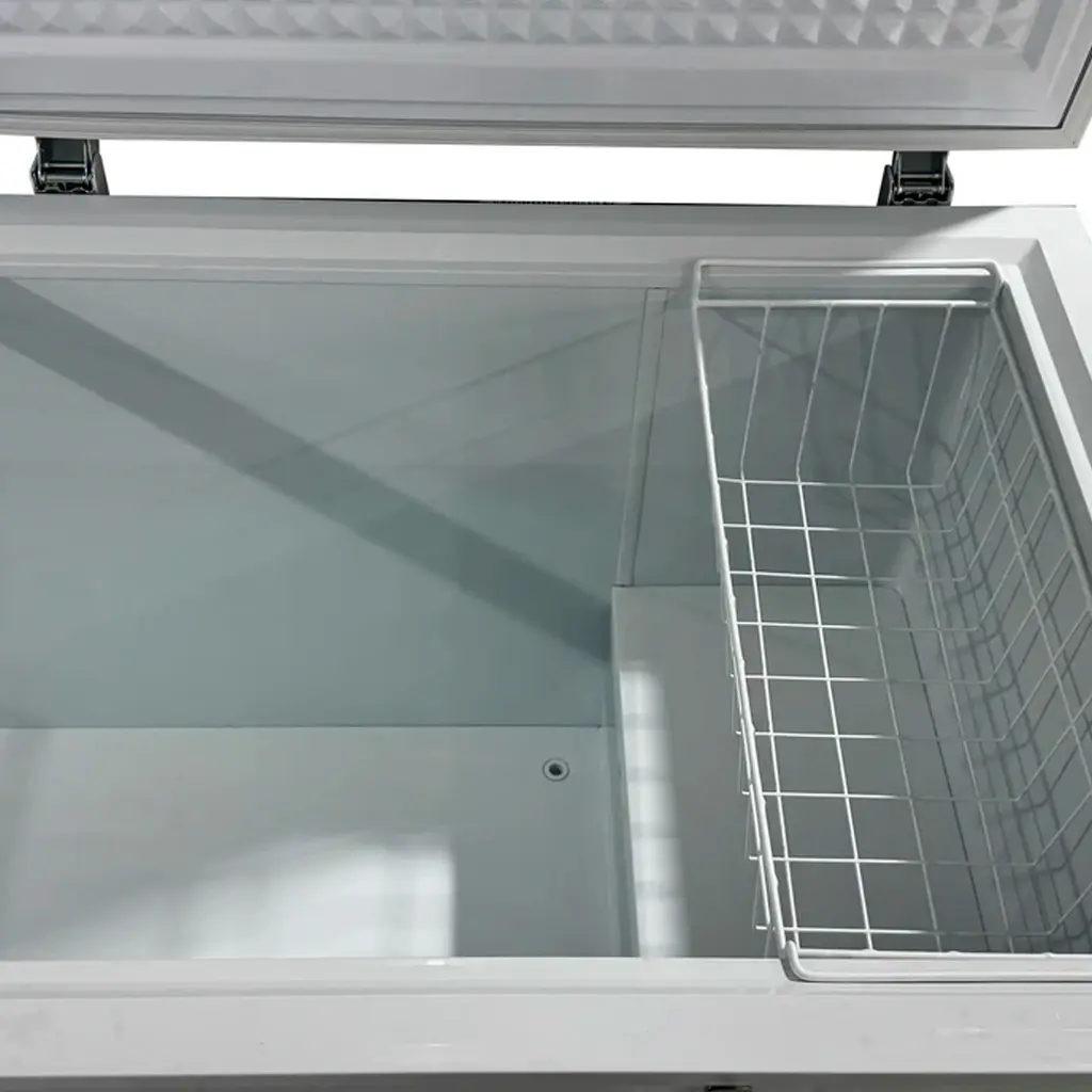 8. Congelador horizontal 720 litros blanco jaguar.webp
